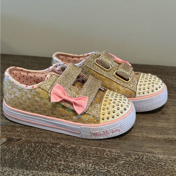 Skechers Other - Little girls size 9, Light up sketchers, velcro strap, bow detail